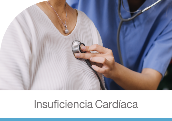 Médico examinando paciente con estetoscopio